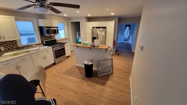 Building Photo - 30 Tulip Ct
