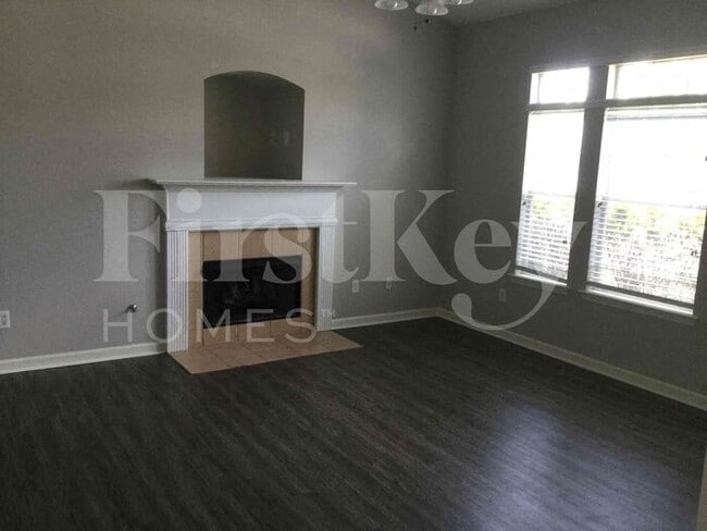 Building Photo - 207 Fairgrove Ln