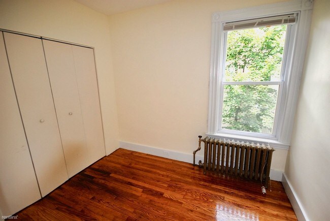 Foto del edificio - 4 br, 1 bath  - 18 Hinckley St