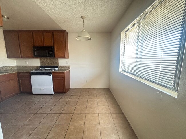 Building Photo - West Lancaster Apartment