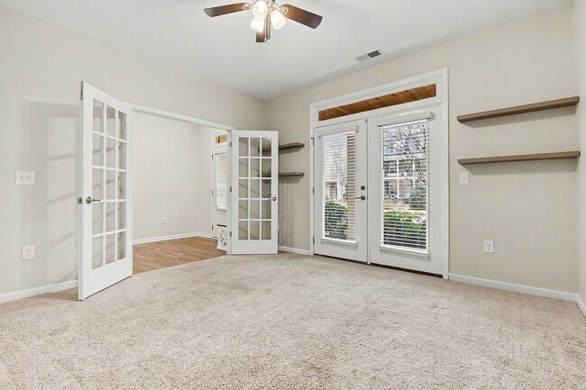 Foto del edificio - Spacious and Well Maintained Townhome in Austin Creek