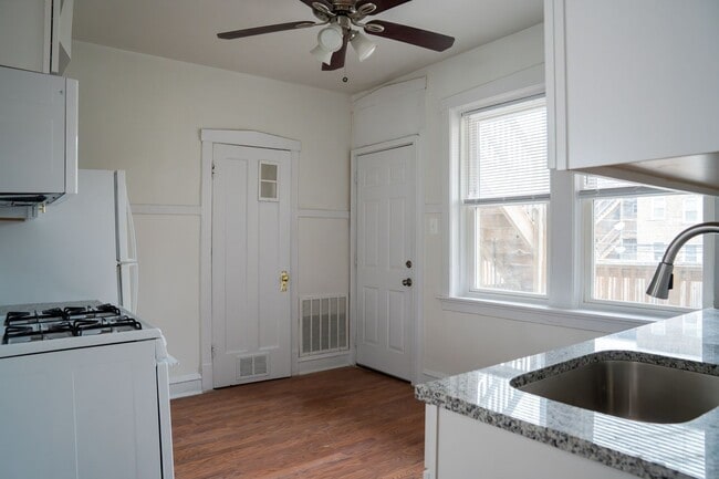 Building Photo - Albany Park - 1 Bed / 1 Bath - Dog Friendly