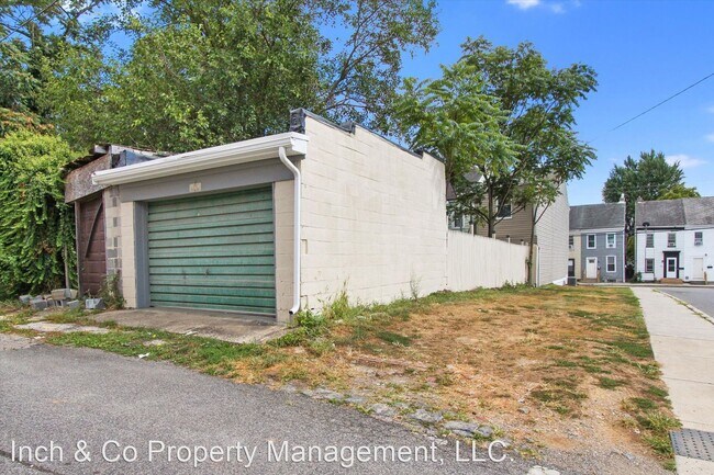 Building Photo - 3 br, 1.5 bath House - 455 W College Ave