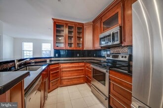 Building Photo - 515 Ensemble Ct
