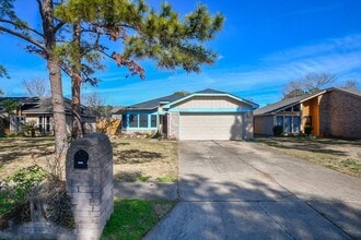 Building Photo - 15310 Barbarossa Dr