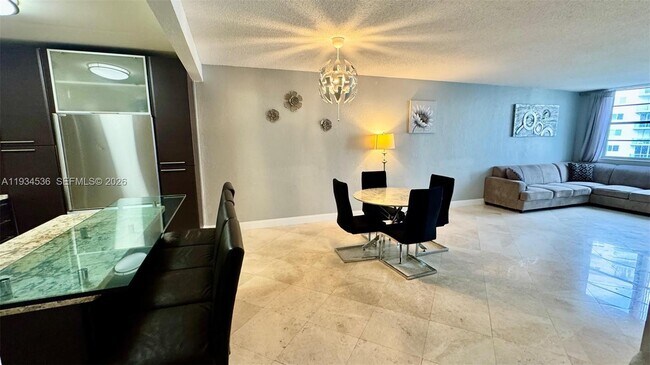 Foto del edificio - 19390 Collins Ave