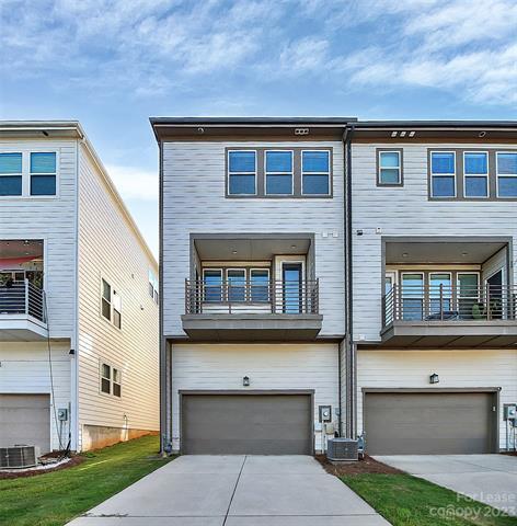 Foto del edificio - 3329 Bending Birch Pl