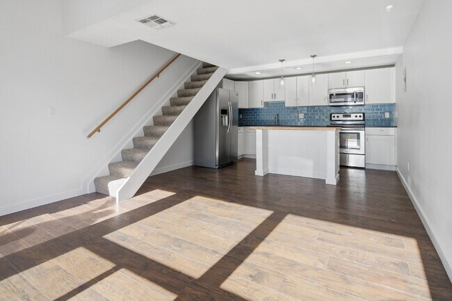 Foto del edificio - $1,540.95- 1 Bed, 1 Bath Lofted Apartment in Lakewood with Central AC!
