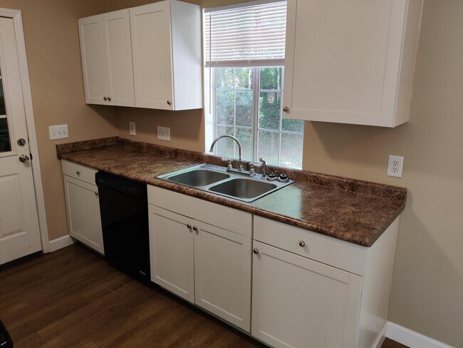 Building Photo - 304 Glenora Dr