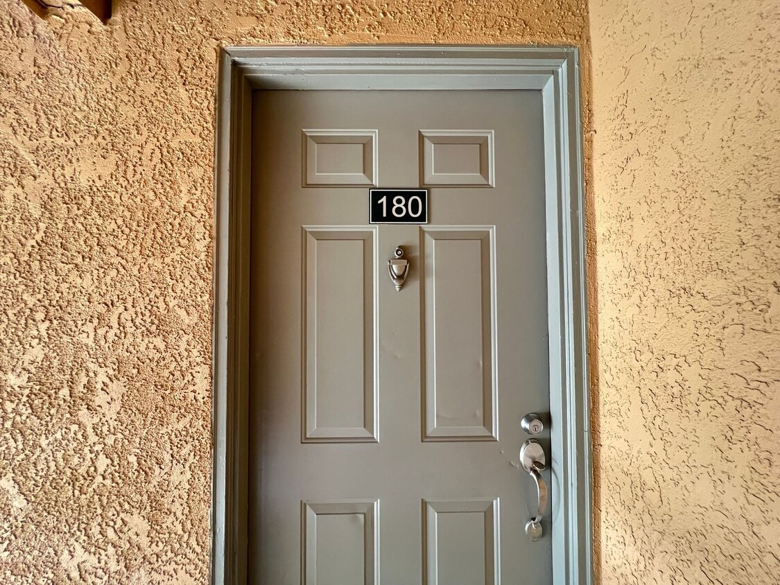 Primary Photo - SPACIOUS & COZY 1 BEDROOM APARTMENT IN SAN...