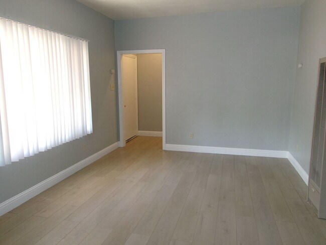 Building Photo - Newly Remodeled 2 Bedroom 1 Bath Home in S...