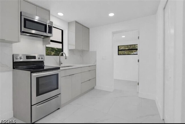 Building Photo - 356 New York Dr