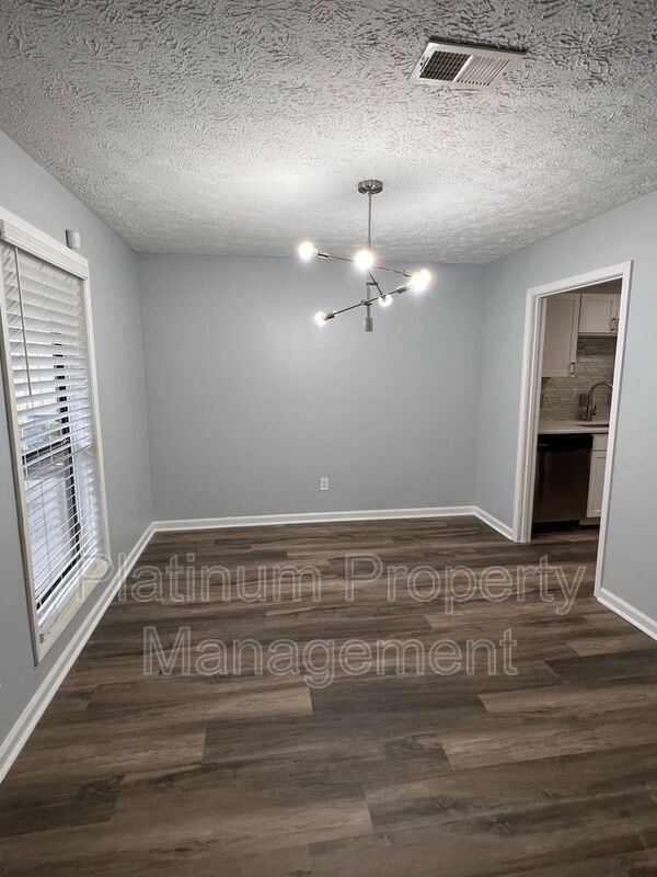 Building Photo - 5135-5159 Roswell Rd