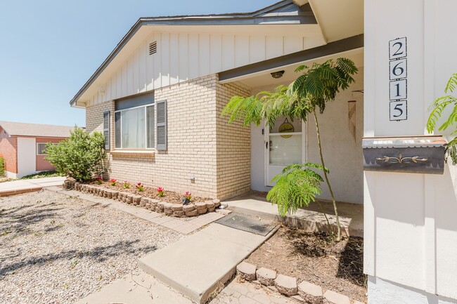 Building Photo - Adorable 3 Bedroom Home with Hot Tub