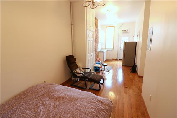 Foto del edificio - 378 McGuinness Blvd