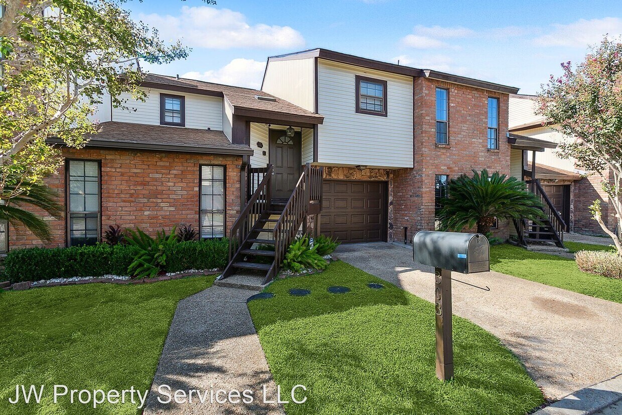 2 br, 2 bath House 1016 St Julien Unit 303 House Rental in Kenner