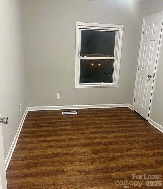 Foto del edificio - 740 Log Cabin Dr