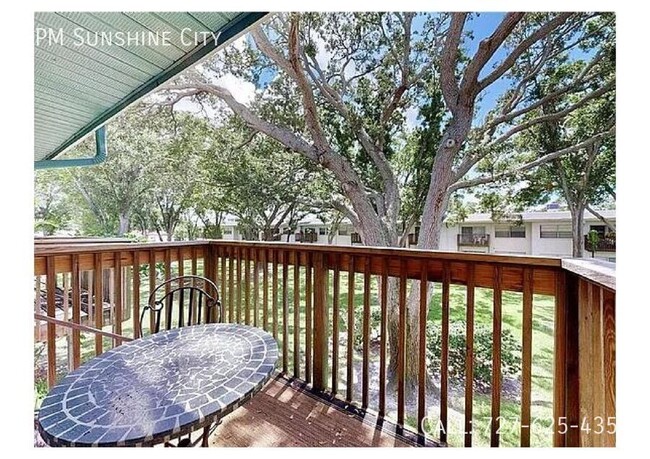 Foto del edificio - Charming 2-Bedroom Condo in Seminole