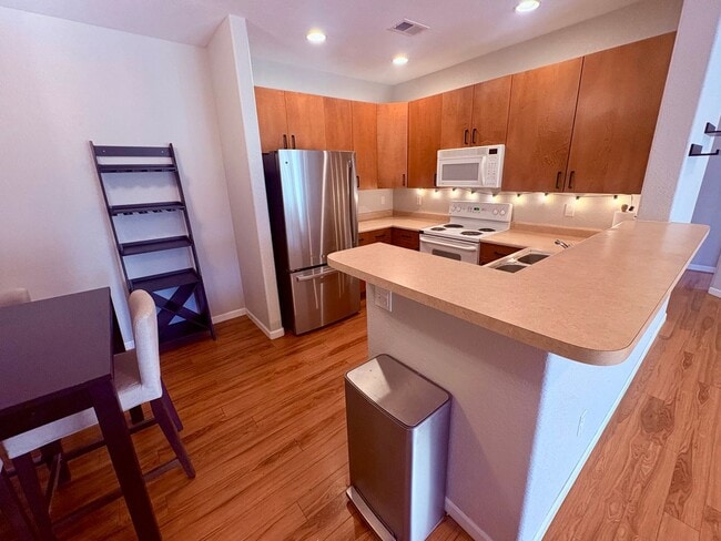 Building Photo - 9518 W San Juan Cir