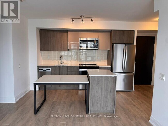 Photo du bâtiment - 1461 Lawrence Ave W