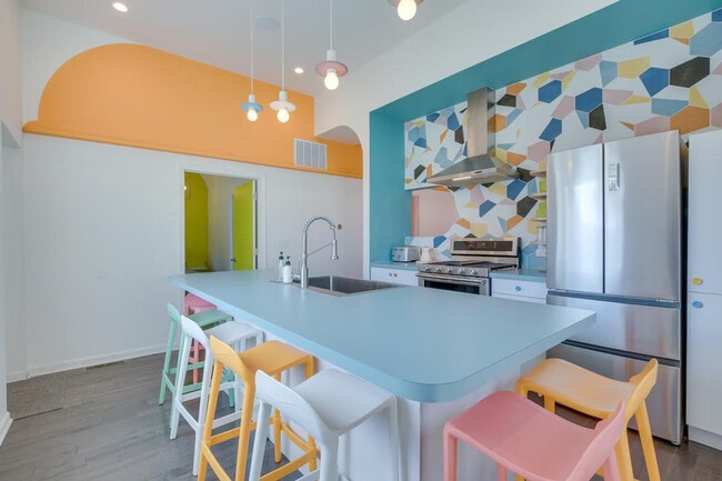 Building Photo - 3247 S Oakley Ave