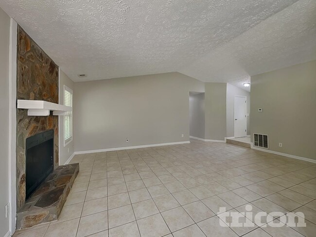 Foto del edificio - 811 Riverstone Ln