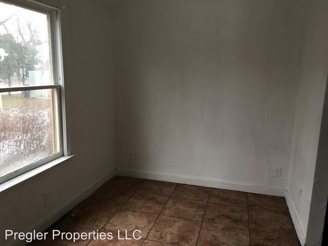 Building Photo - 3 br, 1 bath House - 538 Riehl St