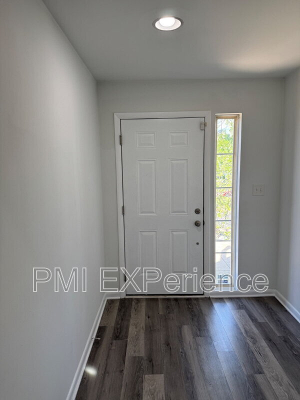 Foto del edificio - 1023 Spring Valley Ct