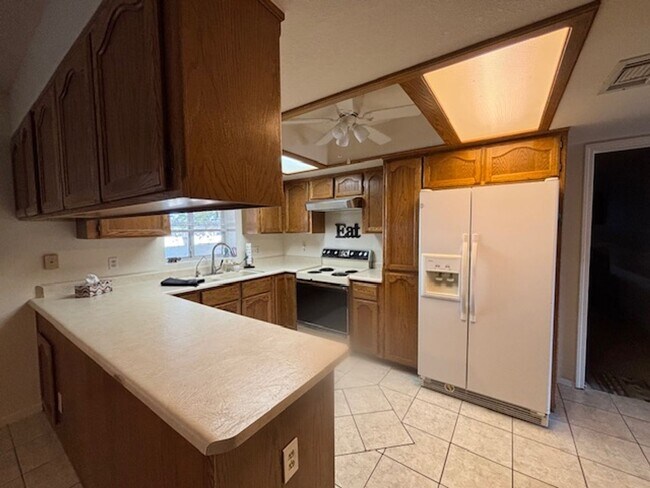 Foto del edificio - 3 Bedroom - 2 Bath Home