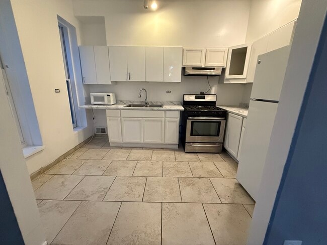 Kitchen - 901 W 19th St