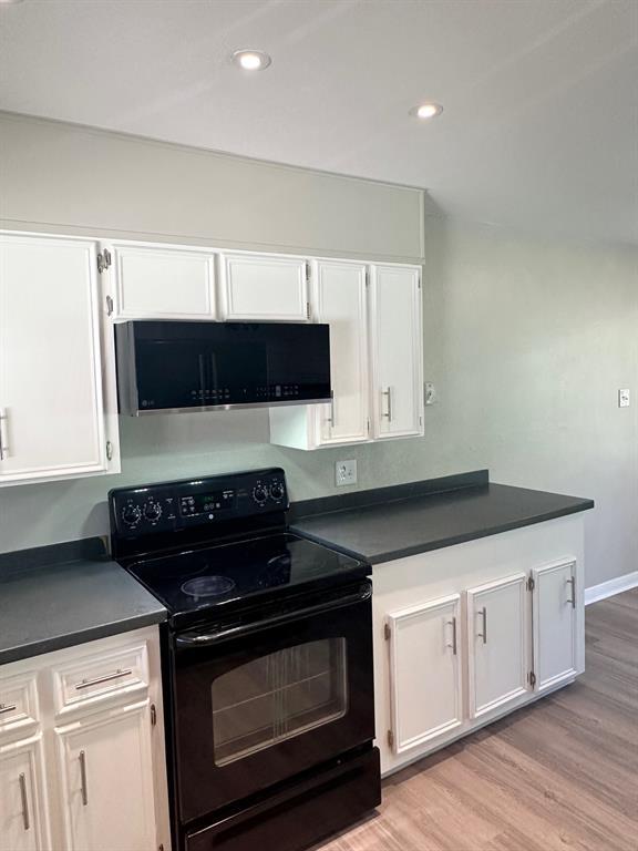 Building Photo - 1102 Serenada Dr