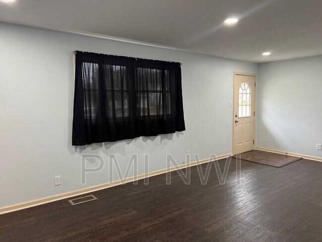 Building Photo - 209 Northview Dr