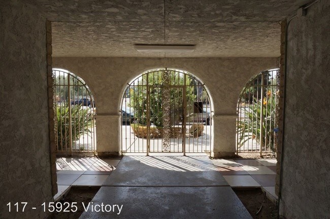 Foto del interior - 15925 Victory Blvd