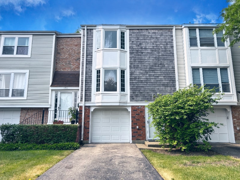 Photo - 1949 Governors Ln (Hoffman Estates, IL)