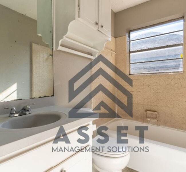 Building Photo - Spacious 5-Bedroom Home with Fresh Updates and a Beautiful Yard