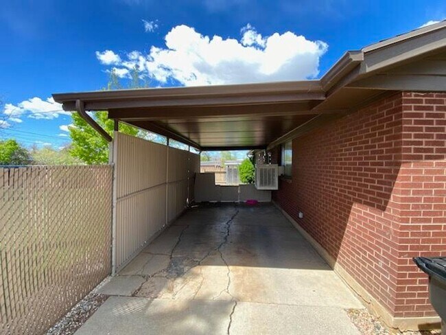 Foto del edificio - 3 Bedroom 2 Bath Single Family Home