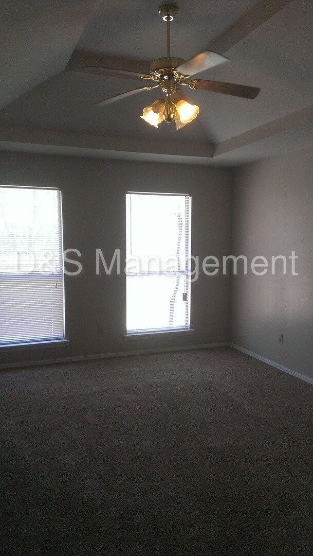 Building Photo - 14801 Chisholm Trail
