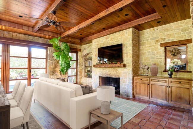 Building Photo - 1841 Cam De Los Robles
