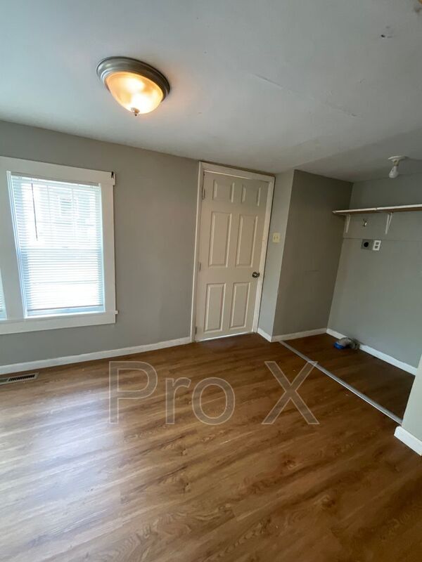 Foto del edificio - 1118 W 2nd St