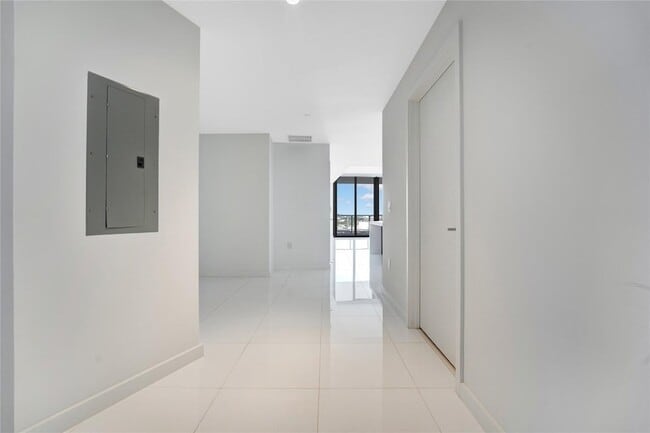 Foto del edificio - 851 NE 1st Ave