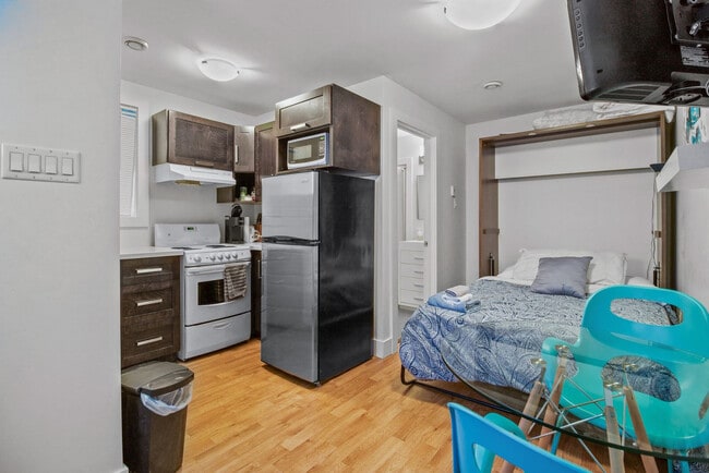 Building Photo - 52 Pennywell Rd