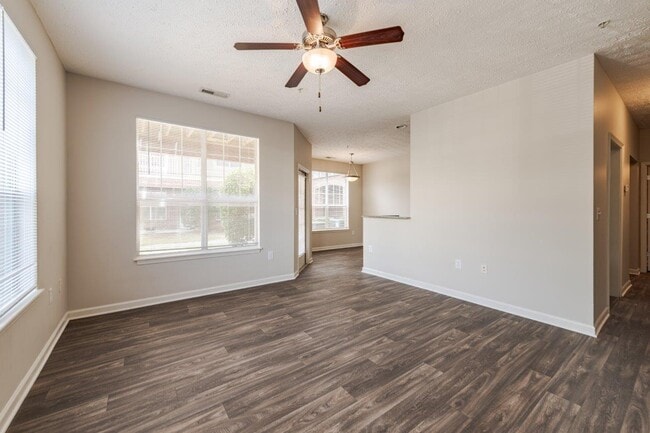 Foto del edificio - Westlake at Morganton Apartment Homes