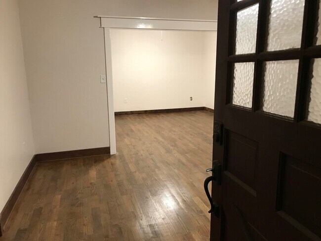 Foto del edificio - 1430 Hubert St