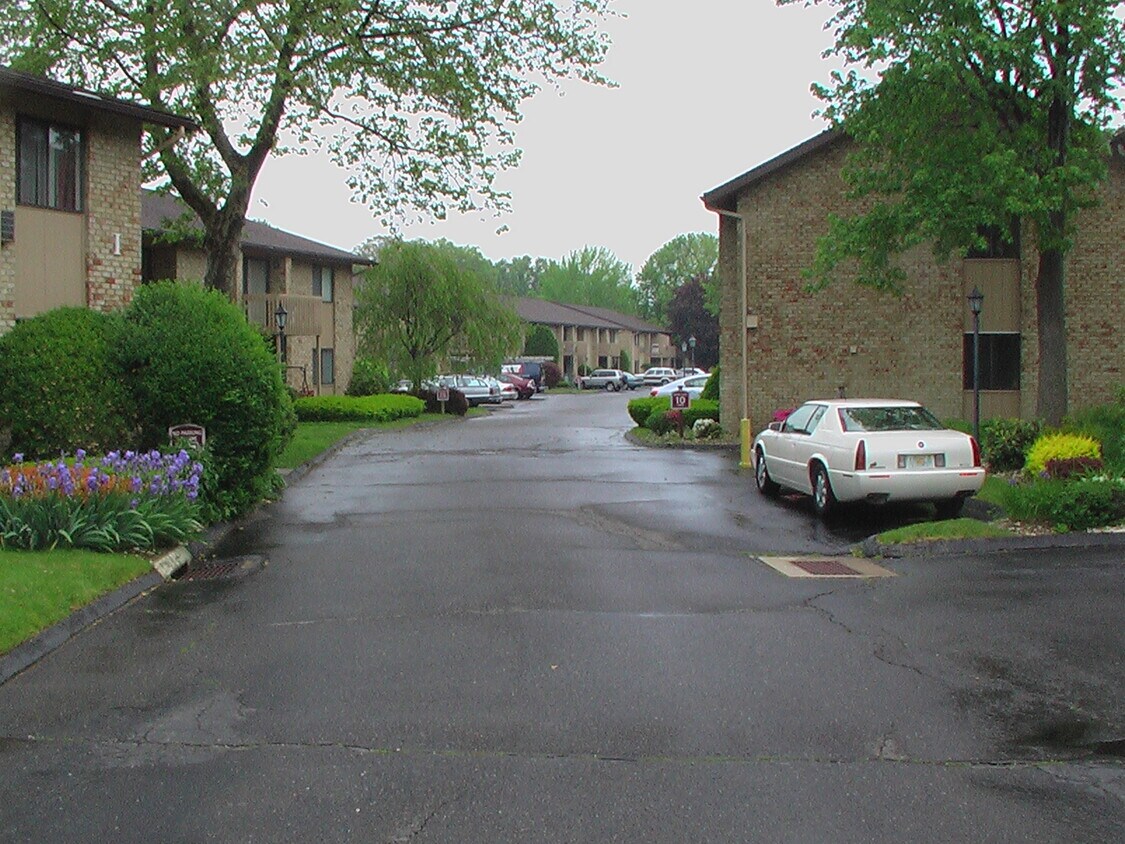 199 Gregory Blvd, Norwalk, CT 06855 Condo for Rent in Norwalk, CT