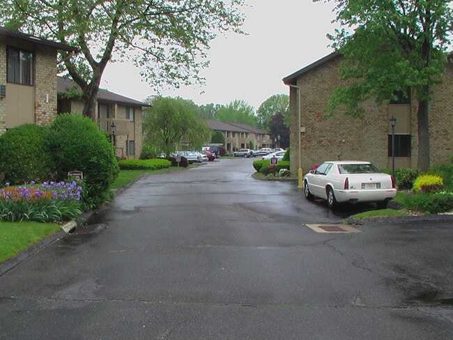 Entry - 199 Gregory Blvd
