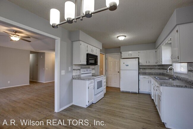 Foto del edificio - 3 br, 2 bath House - 1044 W. Lindberg St.