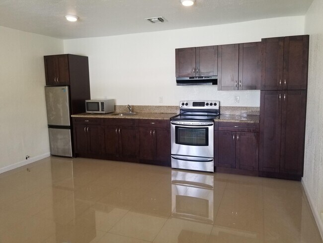 Foto del edificio - 703 NW 6th St