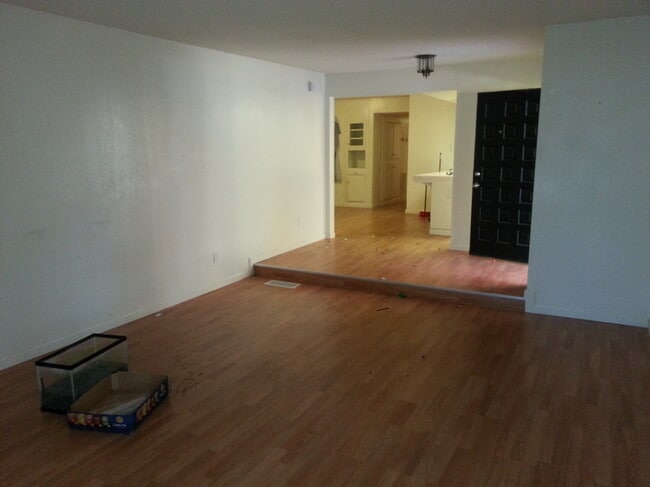 Sala de estar - 621 E Yorkshire Dr