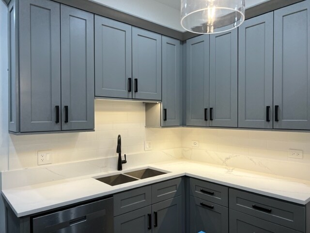 Foto del edificio - 2131 W Division St