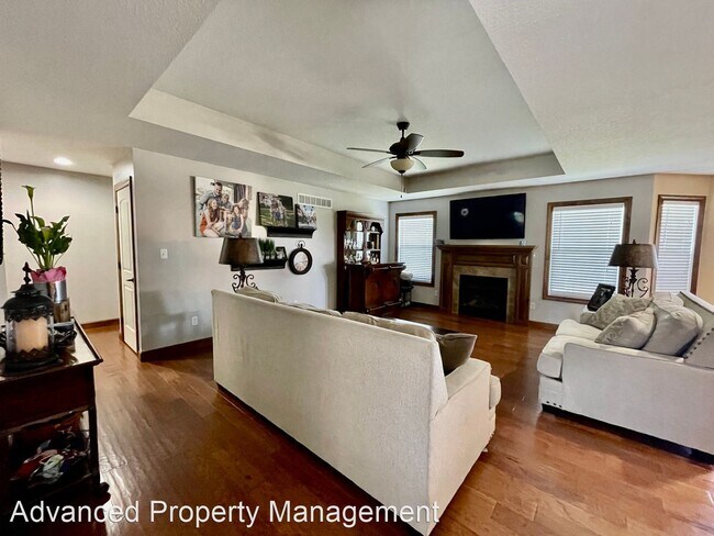 Foto del edificio - 4 br, 3 bath House - 400 Firethorn Ct.